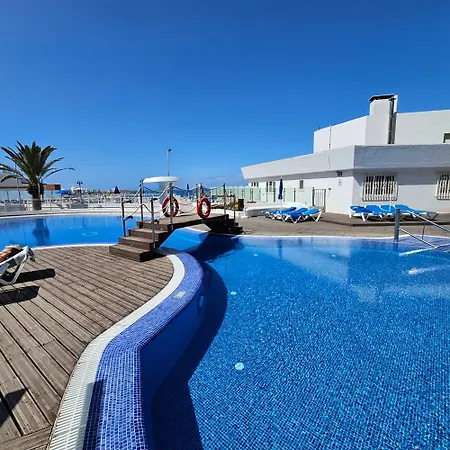 Stunning 2 Bedroom Penthouse With Sea View K213 דירה *