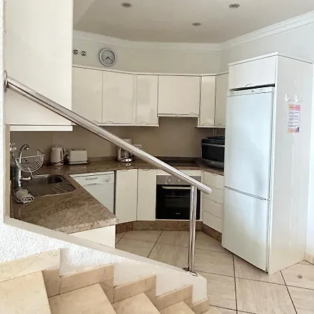 Stunning 2 Bedroom Penthouse With Sea View K213 דירה