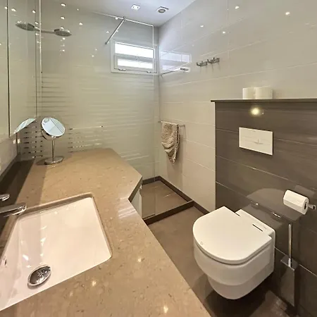 Stunning 2 Bedroom Penthouse With Sea View K213 דירה *